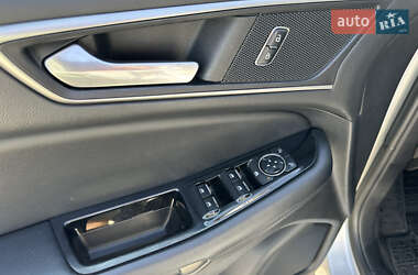 Внедорожник / Кроссовер Ford Edge 2016 в 