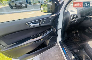 Внедорожник / Кроссовер Ford Edge 2018 в 