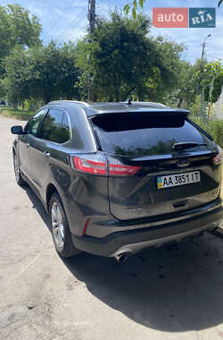 Позашляховик / Кросовер Ford Edge 2019 в 
