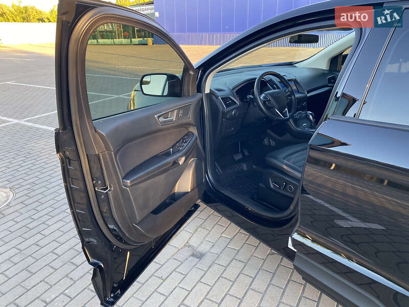 Позашляховик / Кросовер Ford Edge 2016 в Дубні
