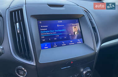 Внедорожник / Кроссовер Ford Edge 2016 в 