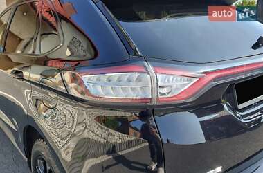 Позашляховик / Кросовер Ford Edge 2017 в 