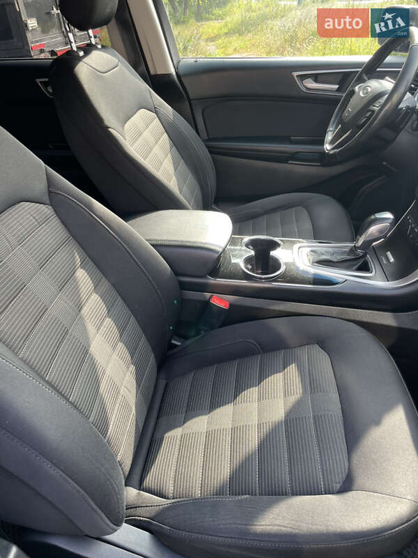 Внедорожник / Кроссовер Ford Edge 2017 в Вишневом