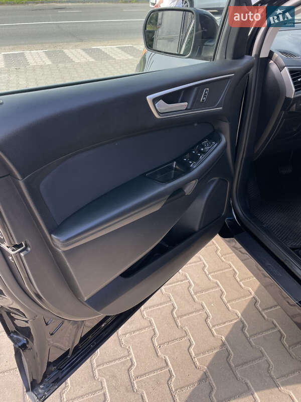 Внедорожник / Кроссовер Ford Edge 2017 в Вишневом