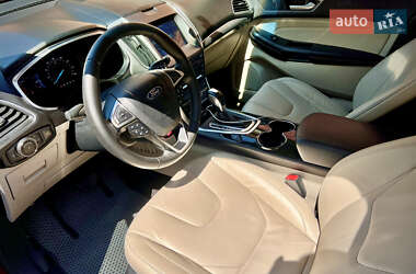 Внедорожник / Кроссовер Ford Edge 2016 в 