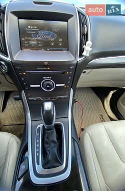 Внедорожник / Кроссовер Ford Edge 2015 в 