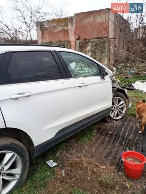 Позашляховик / Кросовер Ford Edge 2015 в 