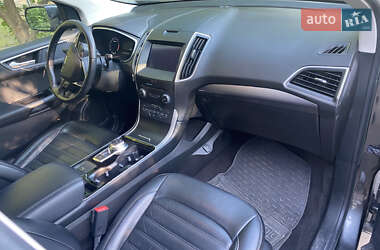 Позашляховик / Кросовер Ford Edge 2019 в 