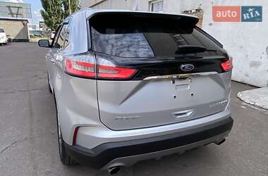 Позашляховик / Кросовер Ford Edge 2019 в 