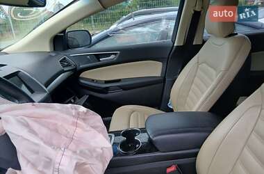 Позашляховик / Кросовер Ford Edge 2016 в 