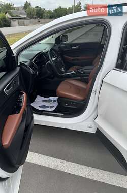 Позашляховик / Кросовер Ford Edge 2018 в 