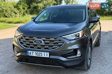 Позашляховик / Кросовер Ford Edge 2019 в 