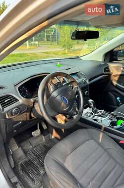 Внедорожник / Кроссовер Ford Edge 2015 в 
