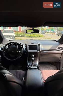 Позашляховик / Кросовер Ford Edge 2018 в 
