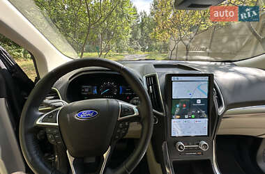 Позашляховик / Кросовер Ford Edge 2022 в 