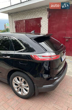Позашляховик / Кросовер Ford Edge 2021 в 