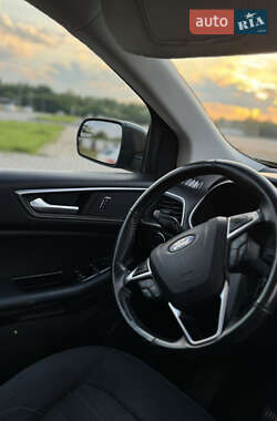 Позашляховик / Кросовер Ford Edge 2015 в 
