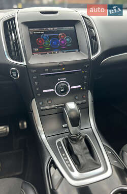 Внедорожник / Кроссовер Ford Edge 2015 в 