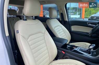 Внедорожник / Кроссовер Ford Edge 2016 в 