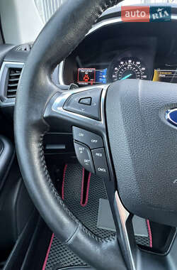 Внедорожник / Кроссовер Ford Edge 2017 в 