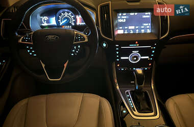 Внедорожник / Кроссовер Ford Edge 2017 в 