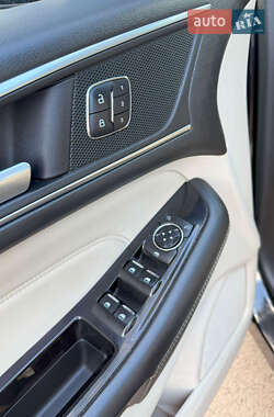 Внедорожник / Кроссовер Ford Edge 2015 в 