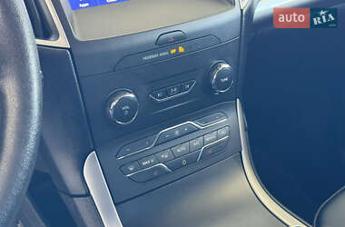 Внедорожник / Кроссовер Ford Edge 2019 в 