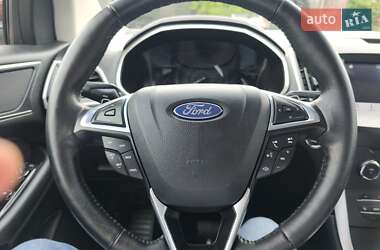 Внедорожник / Кроссовер Ford Edge 2016 в 