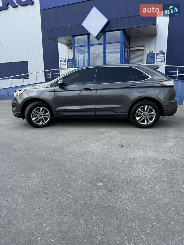 Внедорожник / Кроссовер Ford Edge 2017 в 
