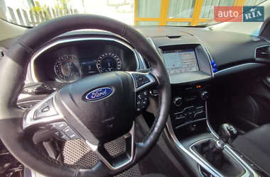 Внедорожник / Кроссовер Ford Edge 2016 в 