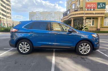 Позашляховик / Кросовер Ford Edge 2019 в 
