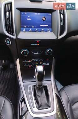 Внедорожник / Кроссовер Ford Edge 2016 в 
