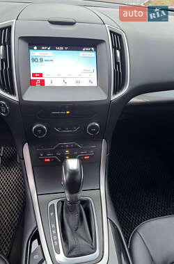 Внедорожник / Кроссовер Ford Edge 2017 в 