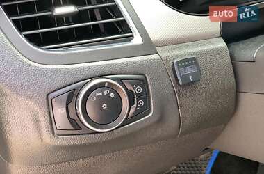 Внедорожник / Кроссовер Ford Edge 2012 в 