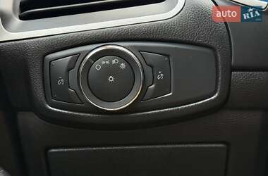 Внедорожник / Кроссовер Ford Edge 2015 в 