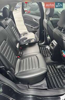 Позашляховик / Кросовер Ford Edge 2015 в 