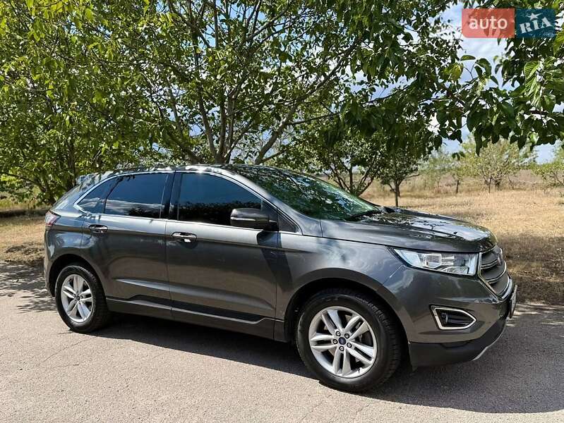Позашляховик / Кросовер Ford Edge 2015 в 