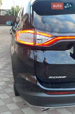 Внедорожник / Кроссовер Ford Edge 2017 в 