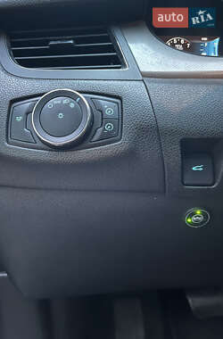 Внедорожник / Кроссовер Ford Edge 2010 в 