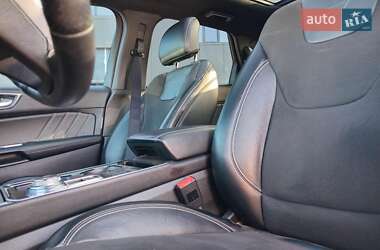 Внедорожник / Кроссовер Ford Edge 2018 в 