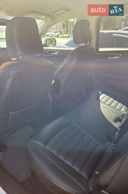 Позашляховик / Кросовер Ford Edge 2023 в 