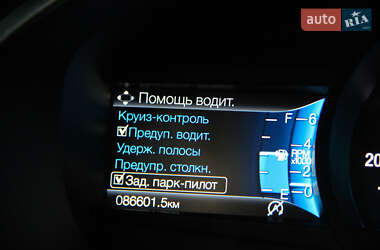 Позашляховик / Кросовер Ford Edge 2019 в 