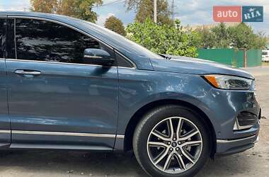 Позашляховик / Кросовер Ford Edge 2019 в 