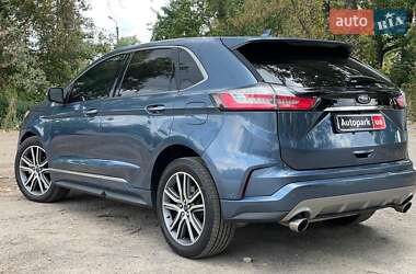 Позашляховик / Кросовер Ford Edge 2019 в 