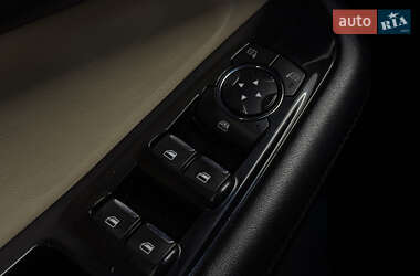 Внедорожник / Кроссовер Ford Edge 2015 в 