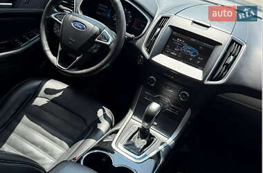 Позашляховик / Кросовер Ford Edge 2015 в 