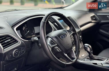 Позашляховик / Кросовер Ford Edge 2016 в 