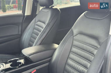 Позашляховик / Кросовер Ford Edge 2016 в 
