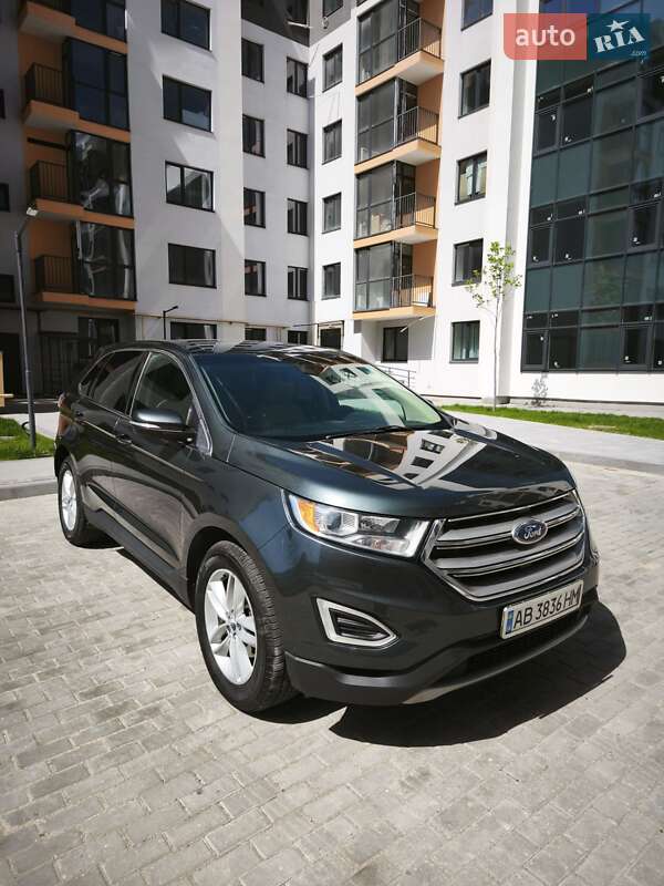 Позашляховик / Кросовер Ford Edge 2015 в 