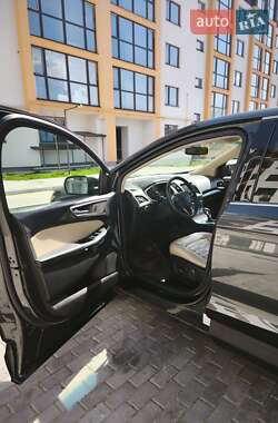 Позашляховик / Кросовер Ford Edge 2015 в 